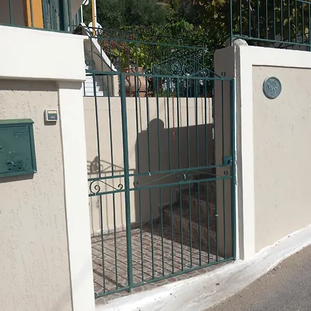 Casa Olympia, Dilinata * 阿尔戈斯托利翁